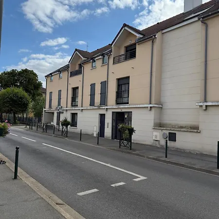 Apartman Parking Sous Terrain , 200 M De La Gare Rer, 30 Min Gare Du Nord